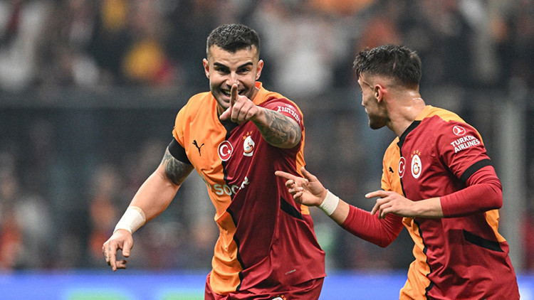 Abdülkerim Bardakcı: Kolay gol yiyoruz ama savunma 11 kişiyle yapılıyor