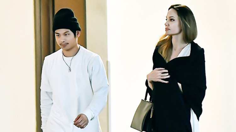 Öz çocuklarına yapmadığını ona yapıyordu: Angelinaya bir kötü haber daha... Evlatlık oğlu bir türlü yüzünü güldürmedi