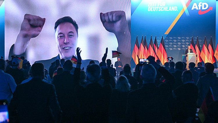 Bir adım daha ileri gitti AfD’nin seçim kampanyasına katıldı Bir adım daha ileri gitti AfD’nin seçim kampanyasına katıldı