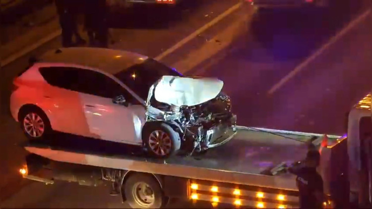 İstanbul-Ümraniye TEM Otoyolunda kaza: Otomobil yolcu otobüsüne çarptı