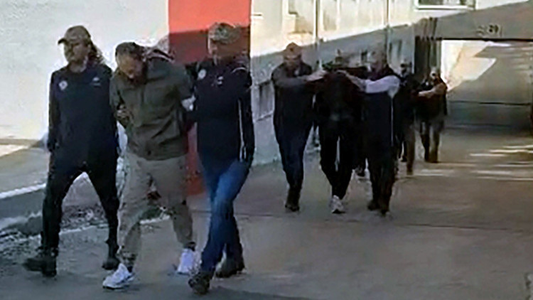 Adanada DEAŞlı teröristlere operasyon Tanınmamak için tarım işçisi olarak çalışmışlar Adanada DEAŞlı teröristlere operasyon Tanınmamak için tarım işçisi olarak çalışmışlar