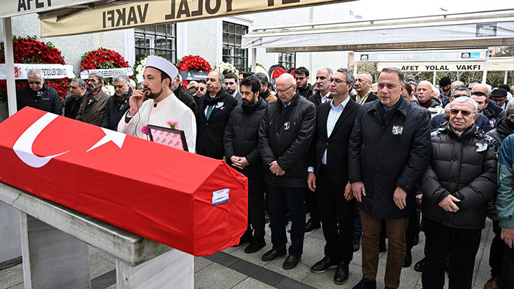 Sanatçı Etem Çalışkan son yolculuğuna uğurlandı