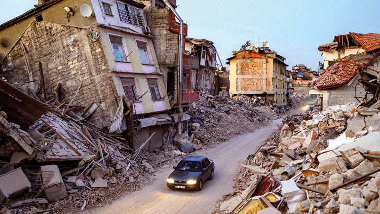 Sümeyye Erdoğan Bayraktar: Depremzedelere kardeş aile olalım Sümeyye Erdoğan Bayraktar: Depremzedelere kardeş aile olalım