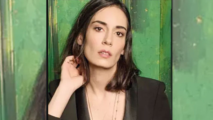Oyuncu Melisa Sözen terör örgütü propagandası yapmak suçundan ifade verdi Oyuncu Melisa Sözen terör örgütü propagandası yapmak suçundan ifade verdi