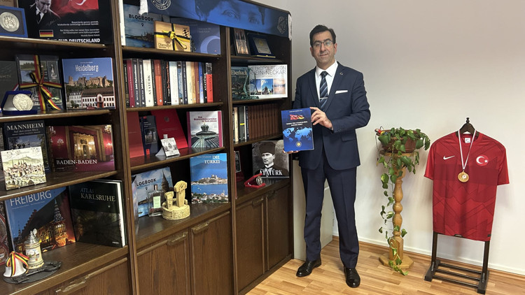 Vatandaşlık başvuruları için başkonsolosluğumuza bekliyoruz