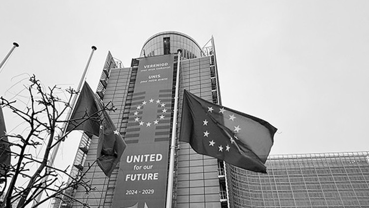 İsveç’teki saldırı nedeniyle AB Komisyonu’nda bayraklar yarıya indirildi