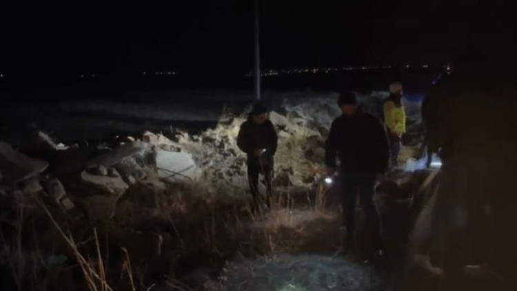 Şanlıurfada bir kadın, yol kenarında başından vurulmuş halde yaralı bulundu 2 şüpheli gözaltında