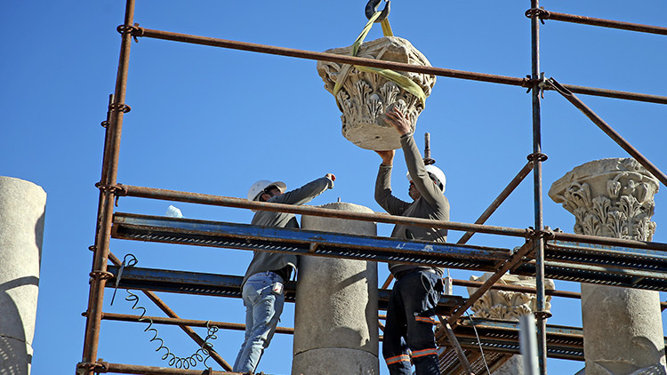 Gladyatörler kenti sütunları ayağa kaldırıldı