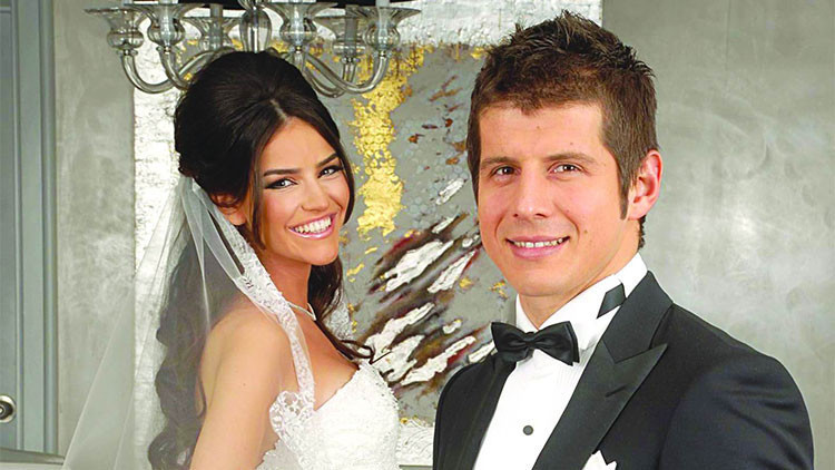 Emre Belözoğlu: Başka biriyle nişanlıyken rüyamda eşimi gördüm Emre Belözoğlu: Başka biriyle nişanlıyken rüyamda eşimi gördüm