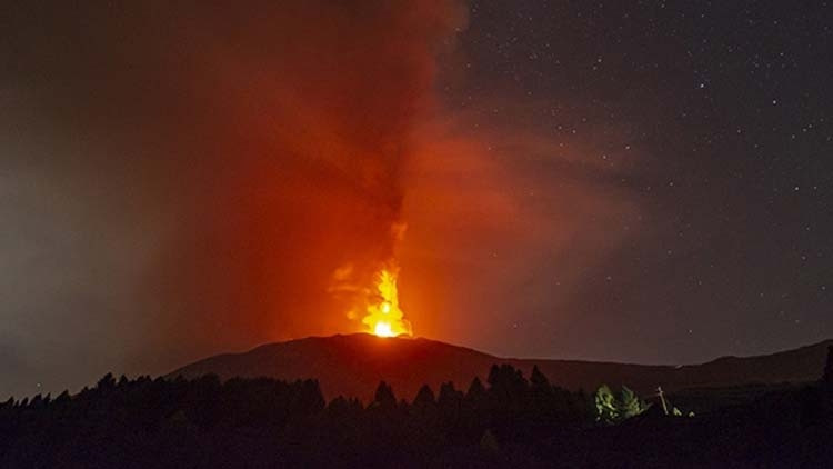 Etna Yanardağında korkutan hareketlilik Etna Yanardağında korkutan hareketlilik