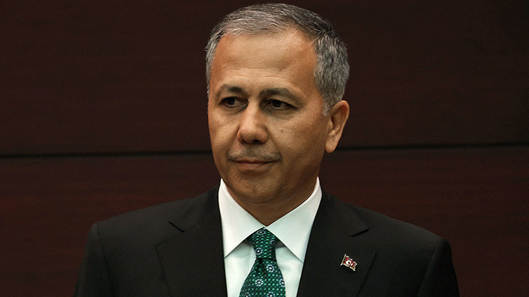 İçişleri Bakanı Ali Yerlikaya: Hedefimiz burada ilk etapta günde 100 bin varil petrol almak İçişleri Bakanı Ali Yerlikaya: Hedefimiz burada ilk etapta günde 100 bin varil petrol almak