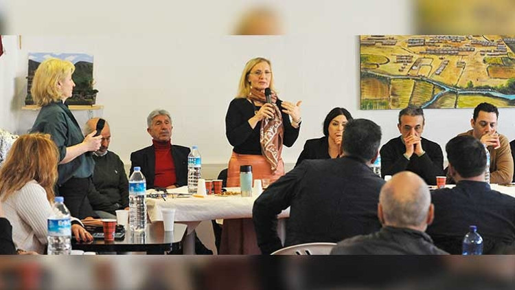 Sarıcan Derneğinde seçim paneli: Çifte vatandaşlık ve gençler için yeni adımlar Sarıcan Derneğinde seçim paneli: Çifte vatandaşlık ve gençler için yeni adımlar
