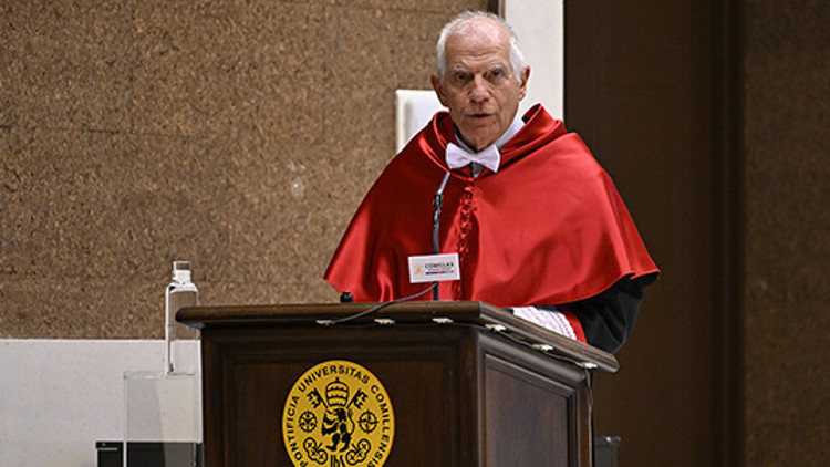 ‘AB, Trump’a teslim olamaz’