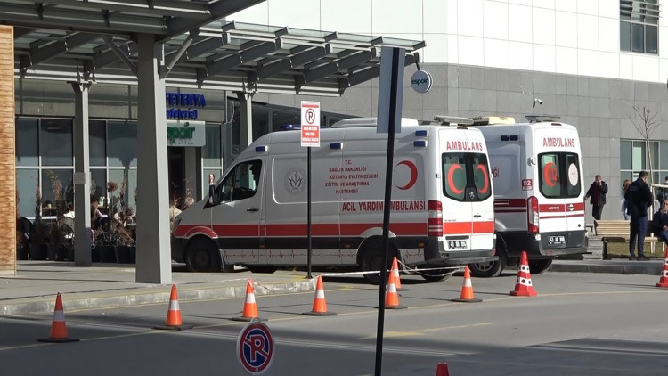 Kütahyada korkunç olay Tornavidayla saldırdığı eşini ağır yaraladı