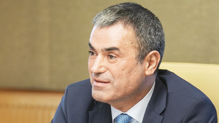 Çifte standart var ana akım günah keçisi