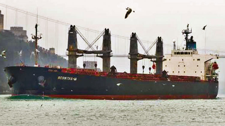 ABD uçak gemisi Türk yük gemisine çarptı