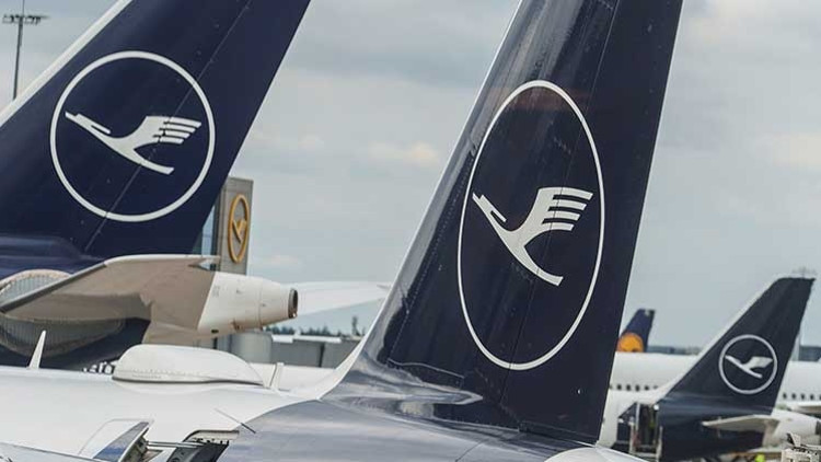 Etna’nın külleri Lufthansa’ya sefer iptal ettirdi Etna’nın külleri Lufthansa’ya sefer iptal ettirdi