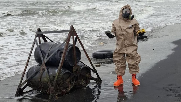 Ordunun 3 ilçesinde sahile vuran variller tedirgin etti Birinde kimyasal madde tespit edildi