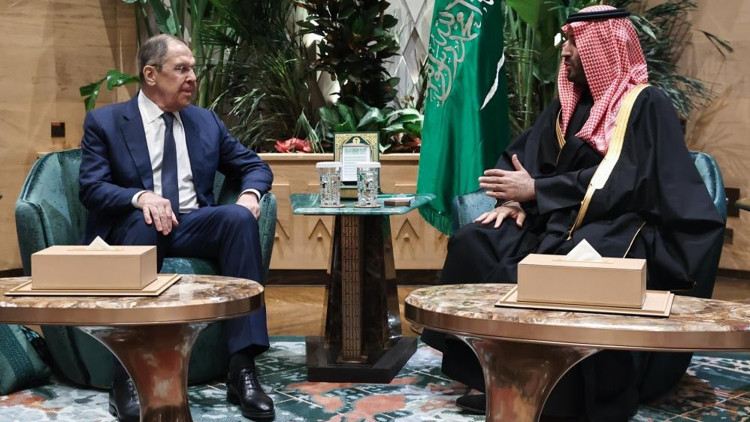 Rusya Dışişleri Bakanı Lavrov ile Suudi Arabistan Veliaht Prensi Selman bir araya geldi Rusya Dışişleri Bakanı Lavrov ile Suudi Arabistan Veliaht Prensi Selman bir araya geldi