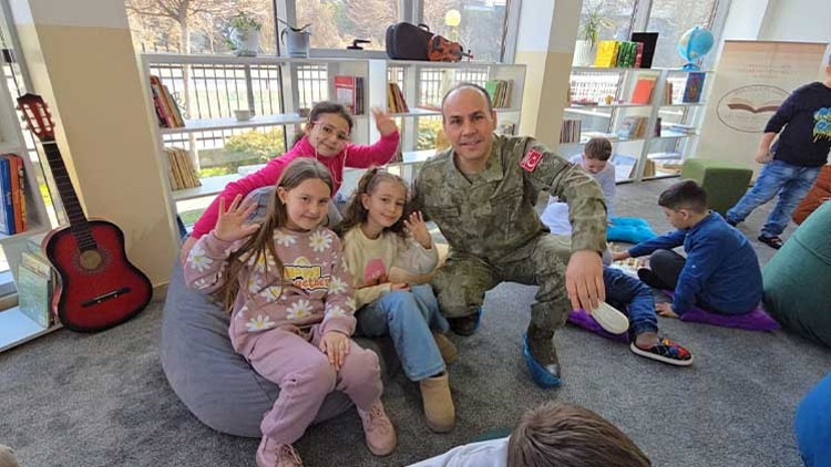 Mehmetçik’ten Kosovalı öğrencilere kütüphane Mehmetçik’ten Kosovalı öğrencilere kütüphane