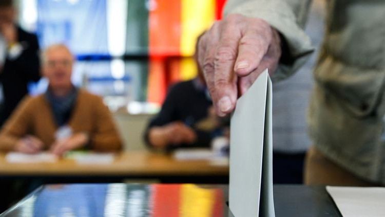 Almanyadaki erken seçime sayılı günler kaldı Almanyadaki erken seçime sayılı günler kaldı