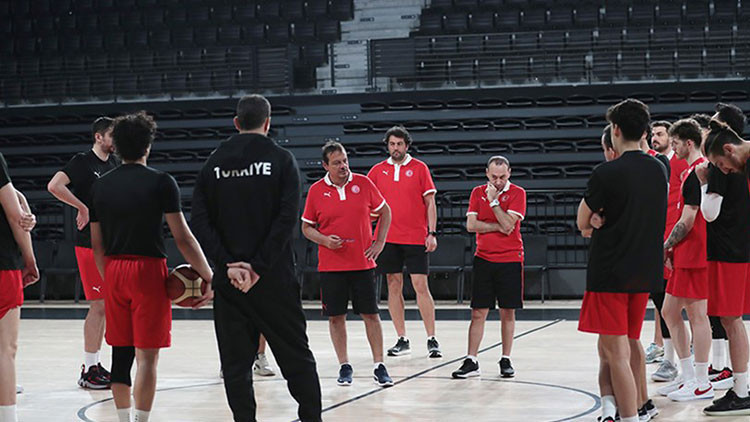 A Milli Erkek Basketbol Takımında 4 oyuncu kadrodan çıkarıldı