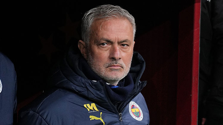 Fenerbahçeden Galatasaraya Mourinho ve ırkçılık cevabı: Aciz iftira Fenerbahçeden Galatasaraya Mourinho ve ırkçılık cevabı: Aciz iftira