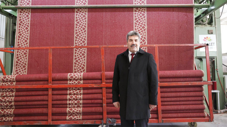 Emevi Camisi’nin halıları tamamlandı