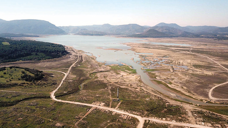 İzmir’de kuraklık alarmı İzmir’de kuraklık alarmı