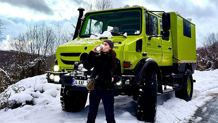 Özçivit Ailesinin lüks arazi aracı... 1 yıl önce 5 milyon TL’ye aldı Özçivit Ailesinin lüks arazi aracı... 1 yıl önce 5 milyon TL’ye aldı
