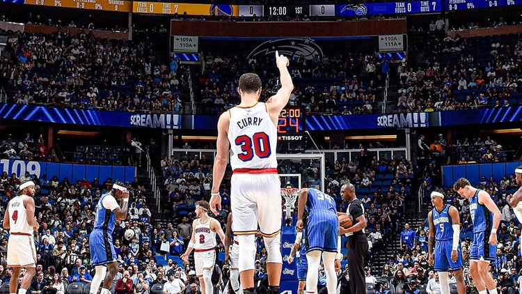 Stephen Curryden tarihe geçen performans: Orlandoyu tek başına yıktı