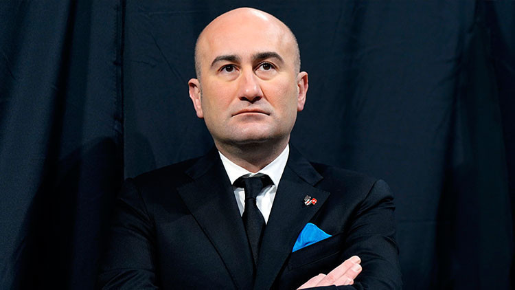 Hüseyin Yücel 10 milyon Euroluk alacağını Beşiktaşa bağışlayacak Hüseyin Yücel 10 milyon Euroluk alacağını Beşiktaşa bağışlayacak