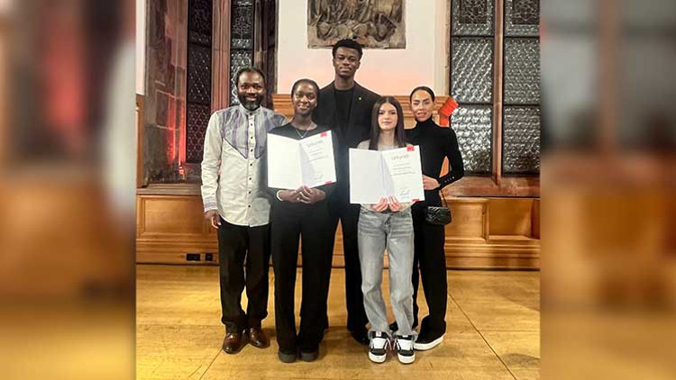 Taekwondo Özer’in sporcularına ‘Onur Ödülü’