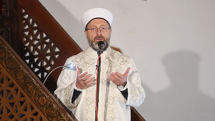 Diyanet İşleri Başkanı Erbaş, Ayasofya Camiinde teravih namazı kıldırdı