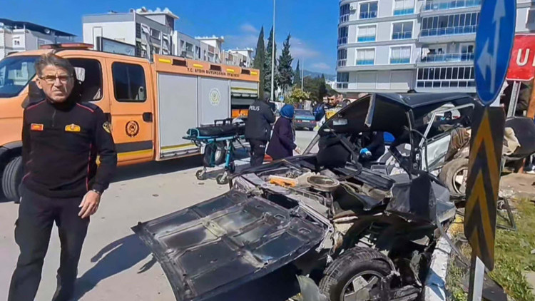 Ana yola kontrolsüz çıkan otomobile başka otomobil çarptı: 1 ölü, 1 yaralı