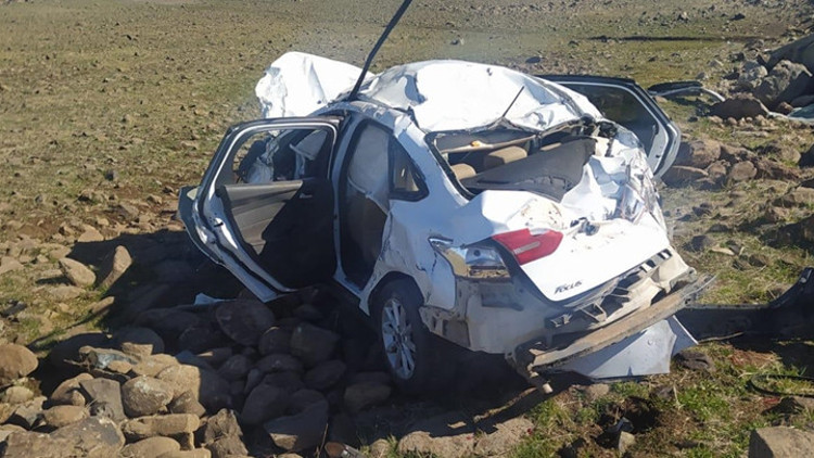 Şanlıurfada feci kaza Otomobil şarampole devrildi: 2 kişi hayatını kaybetti