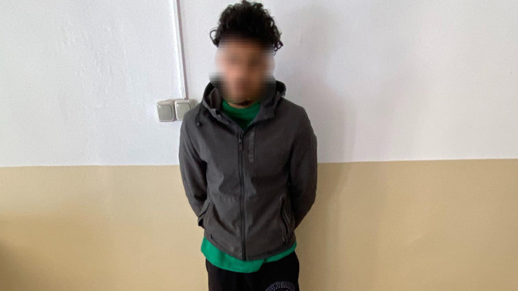 Kuşadasından Sisam Adasına yüzerek geçmeye çalışan kaçak göçmen yakalandı Kuşadasından Sisam Adasına yüzerek geçmeye çalışan kaçak göçmen yakalandı