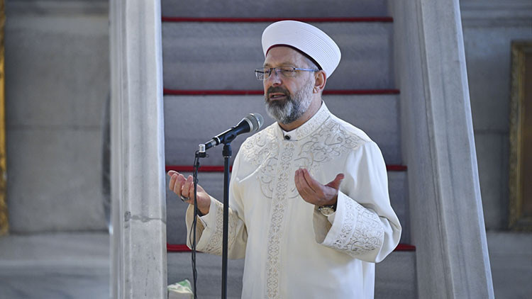 Fatih Camisinde ramazan ayının ilk cuma namazı kılındı