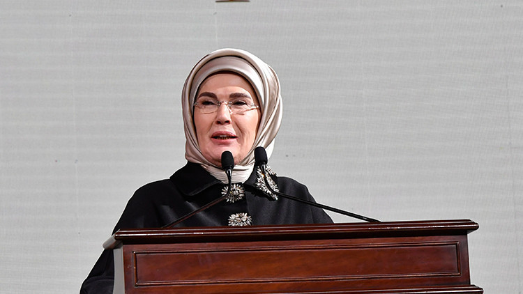 Emine Erdoğan: Aile, bir toplumun en güçlü koruma kalkanıdır Emine Erdoğan: Aile, bir toplumun en güçlü koruma kalkanıdır