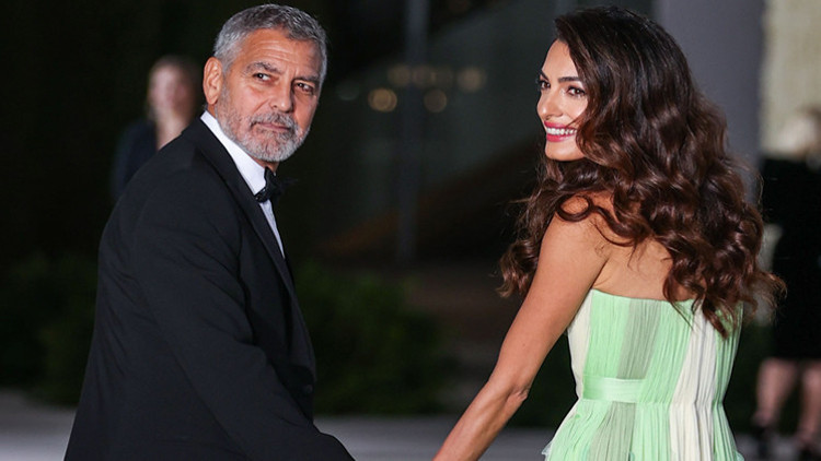 Dedikodular aldı başını gidiyor: İkiz çocuklarının iyiliği için ayrılığı göze aldılar