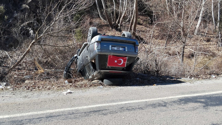 Adanada otomobil takla attı; 6 yaralı Adanada otomobil takla attı; 6 yaralı