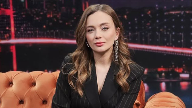 Damla Sönmezi durduran oyuncu Damla Sönmezi durduran oyuncu