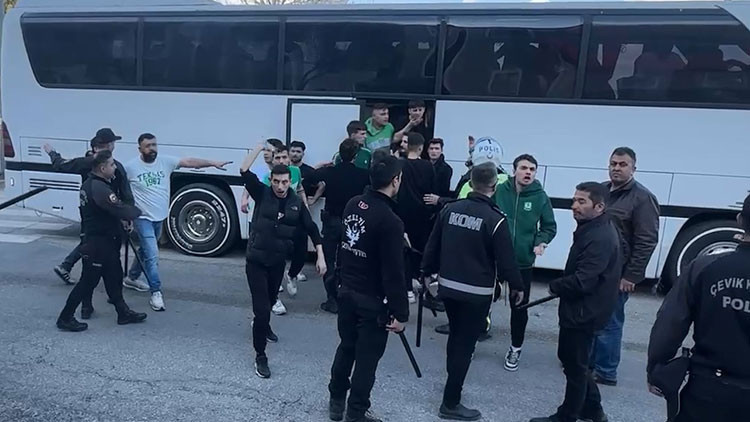 Bursasporlu taraftarlara polis müdahalesi