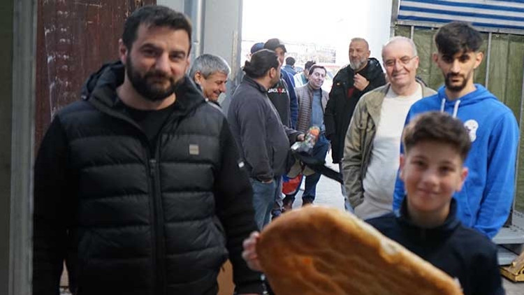 İftarların vazgeçilmezi Ramazan pidesi