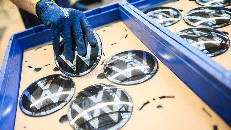 VW’de tarihi karar Yöneticilerin maaşı düşürüldü