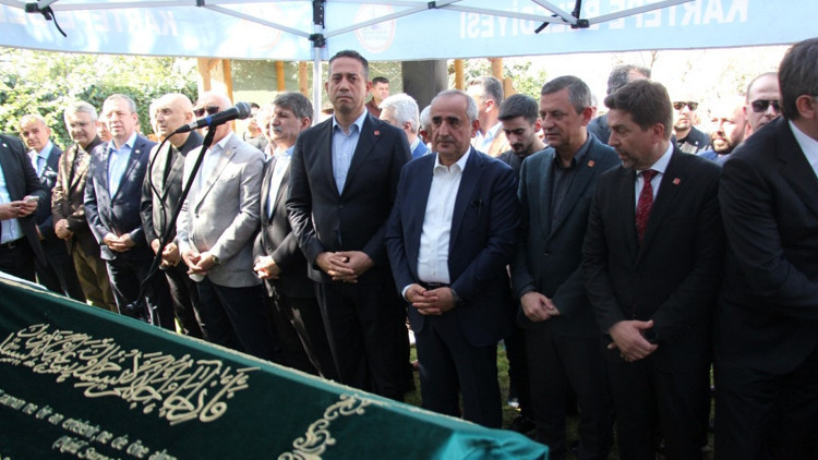 CHP Genel Başkanı Özgür Özel, cenaze törenine katıldı