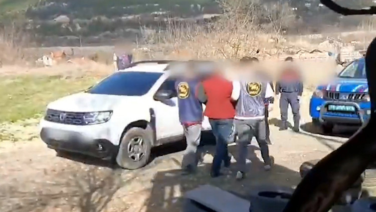 Çocuğa cinsel istismarı suçundan aranan kişi 6 yıl sonra yakalandı Çocuğa cinsel istismarı suçundan aranan kişi 6 yıl sonra yakalandı