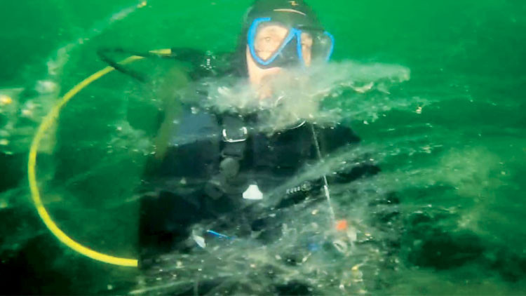 Dalgıç görüntüledi: Müsilaj dibe indi