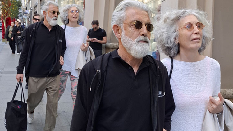 Aşkı uğruna 35 yıllık evliliğini bitirmişti... Çantasını sevgilisi taşıdı