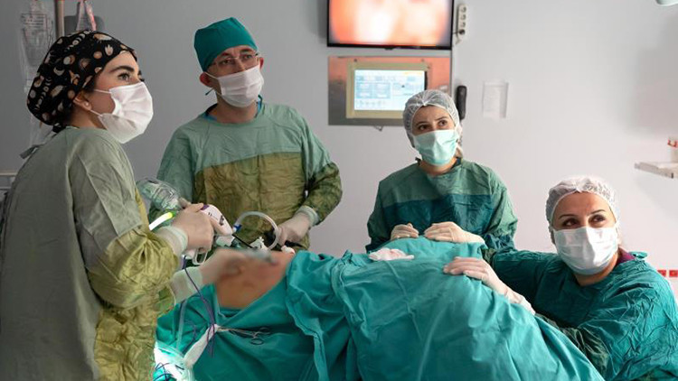 İlk başta kilo aldığını sandı; hastaneye gidince öğrendiği gerçekle şok oldu | 3 saatlik operasyonla alındı